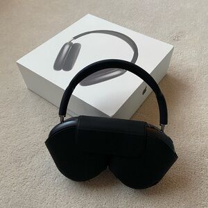 Apple Space Grey AirPod Max